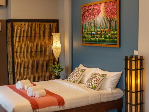 Hostel One Art and Gallery : photo 5 de la chambre chambre triple avec balcon