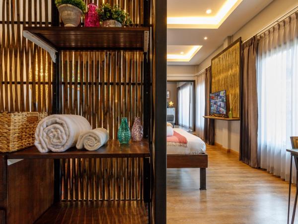 Hostel One Art and Gallery : photo 9 de la chambre chambre triple avec balcon