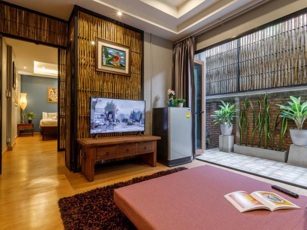 Hostel One Art and Gallery : photo 4 de la chambre chambre double avec salle de bains privative