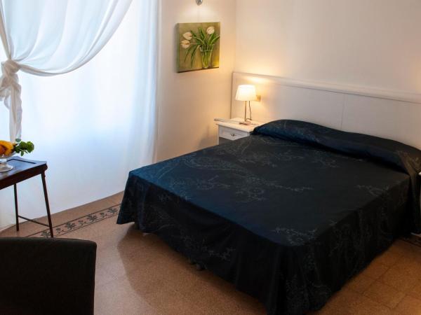 B&B Nike - Rooms Only : photo 10 de la chambre chambre supérieure avec balcon et vue sur la mer