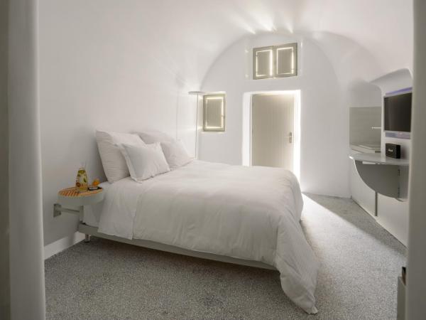 Echoes Luxury Suites : photo 4 de la chambre suite premium avec petite piscine extérieure chauffée privée - vue sur caldeira