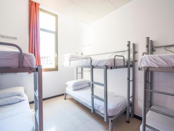 Safestay Barcelona Passeig de Gràcia : photo 9 de la chambre lit dans dortoir mixte de 6 lits avec salle de bains privative