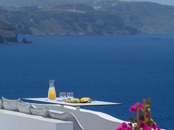 Echoes Luxury Suites : photo 10 de la chambre suite exécutive avec petite piscine extérieure chauffée privée - vue sur caldeira