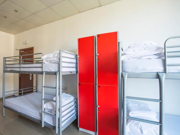 Safestay Barcelona Passeig de Gràcia : photo 7 de la chambre lit dans dortoir mixte de 12 lits avec salle de bains privative