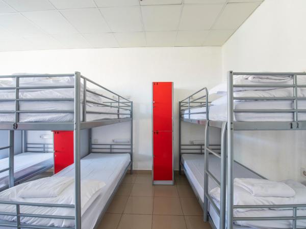 Safestay Barcelona Passeig de Gràcia : photo 4 de la chambre lit dans dortoir mixte de 12 lits avec salle de bains privative