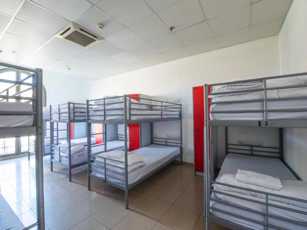 Safestay Barcelona Passeig de Gràcia : photo 10 de la chambre lit dans dortoir mixte de 12 lits avec salle de bains privative