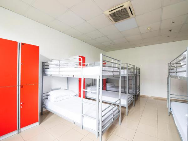 Safestay Barcelona Passeig de Gràcia : photo 1 de la chambre lit dans dortoir pour femmes de 10 lits avec salle de bains privative