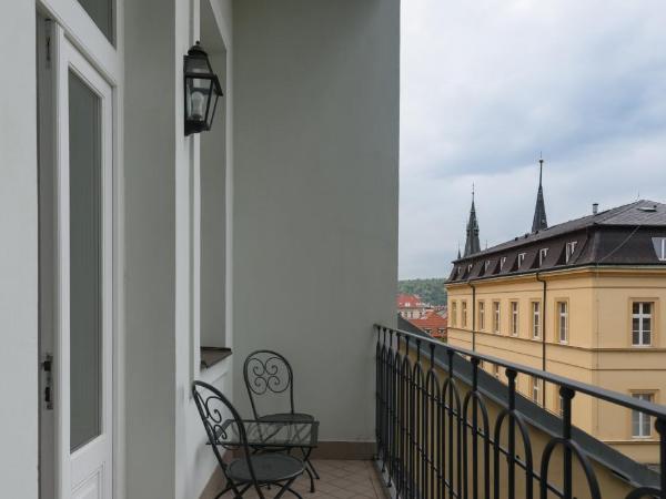 Residence Jecna : photo 10 de la chambre suite junior avec balcon