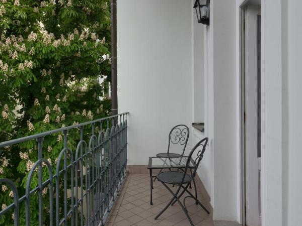 Residence Jecna : photo 9 de la chambre suite junior avec balcon