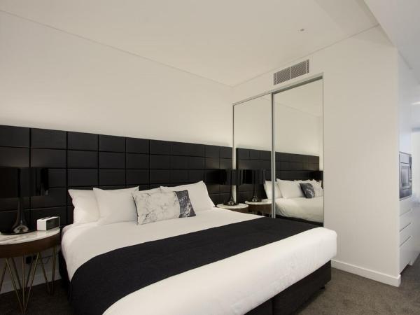 Silkari Suites at Chatswood : photo 1 de la chambre studio avec balcon 