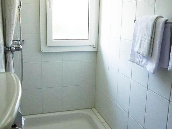 Adventure Guesthouse Interlaken : photo 6 de la chambre chambre triple standard