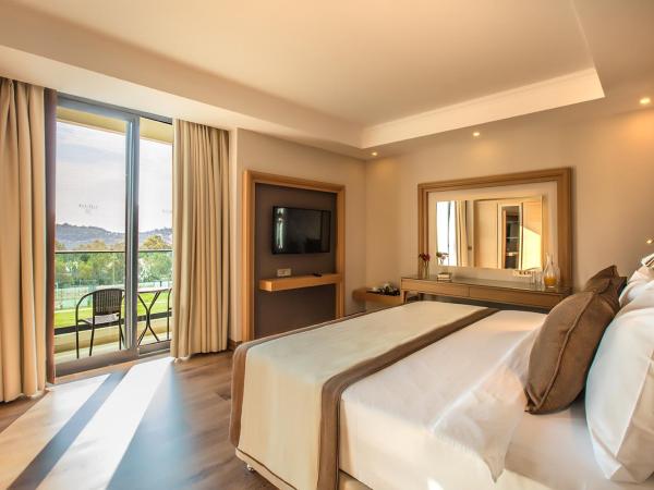 Korumar Ephesus Beach & Spa Resort - Ultra All Inclusive : photo 2 de la chambre suite - vue sur jardin