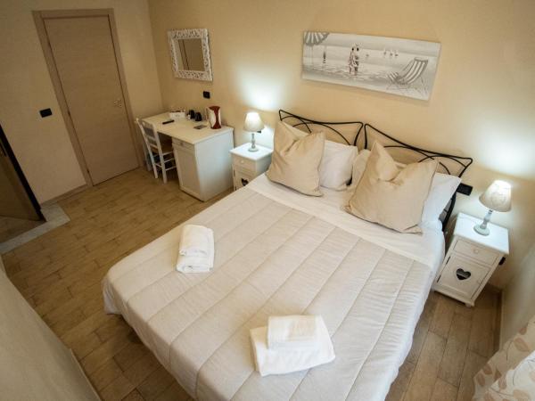 Affittacamere Lunamar : photo 4 de la chambre chambre double ou lits jumeaux avec salle de bains privative
