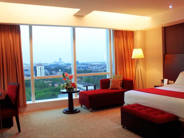 The Alana Surabaya : photo 6 de la chambre chambre club