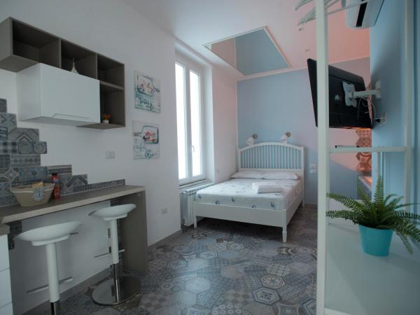 Nereidi Suites : photo 7 de la chambre chambre lit queen-size avec baignoire spa