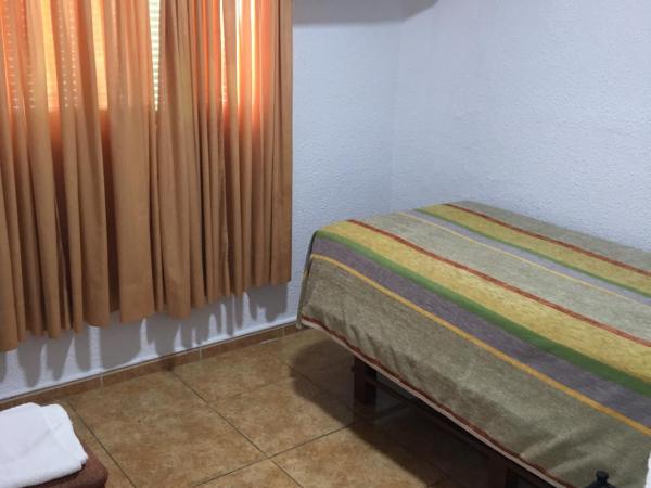 Hostal Alcobia : photo 7 de la chambre chambre simple avec salle de bains privative