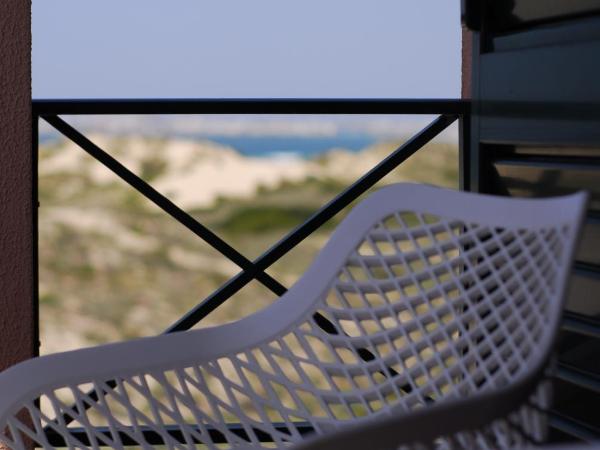 Supertubos Beach Hostel : photo 10 de la chambre chambre double avec balcon - vue sur mer