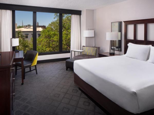 Hyatt Regency Savannah : photo 1 de la chambre chambre lit king-size - vue sur ville