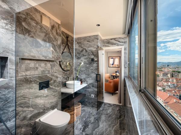 Royal Suites-Sky : photo 8 de la chambre chambre double – vue sur ville