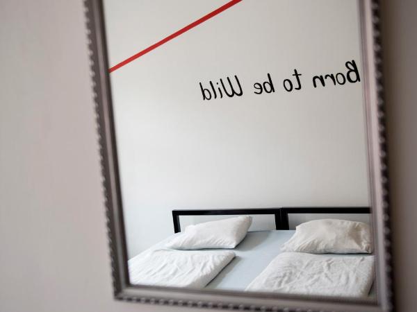 Hostel Eleven : photo 6 de la chambre chambre double ou lits jumeaux avec salle de bains commune