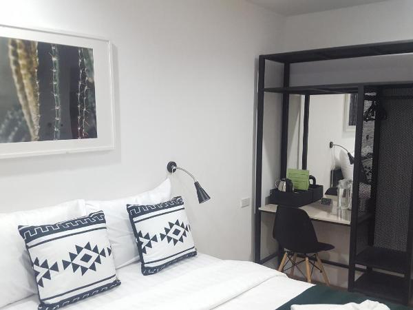 Haus Sathorn 21 : photo 2 de la chambre chambre double avec terrasse