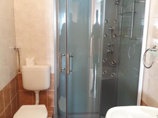 Piac utcai Apartman : photo 1 de la chambre chambre triple confort