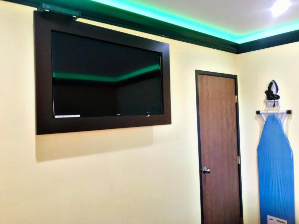 Central Inn Motel : photo 8 de la chambre chambre supérieure lit queen-size