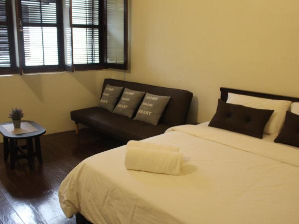 24 Kimberley : photo 3 de la chambre chambre lit queen-size avec salle de bains commune