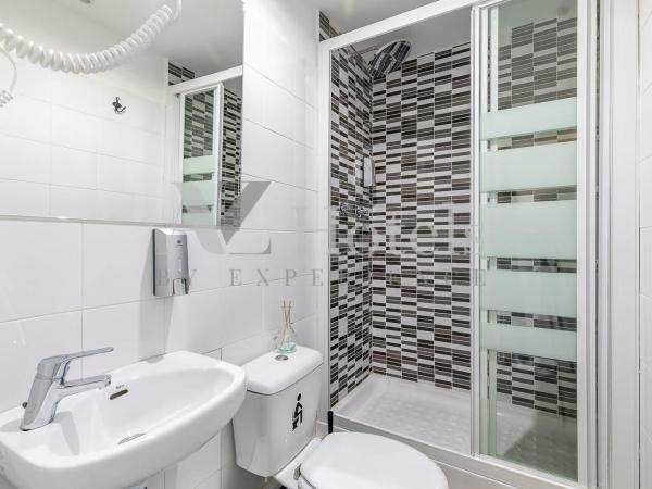 AYZ Sierra de Meira - Auto check-in property : photo 4 de la chambre chambre simple avec salle de bains commune