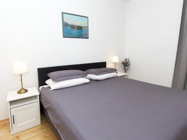 Apartments and Rooms Ille : photo 4 de la chambre chambre double ou lits jumeaux avec salle de bains privative