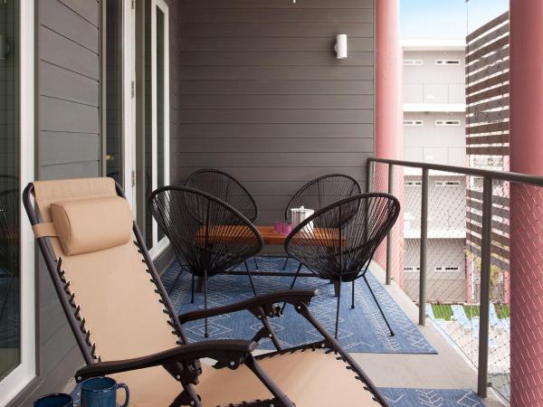 East Austin Hotel : photo 2 de la chambre chambre lit king-size - vue sur piscine