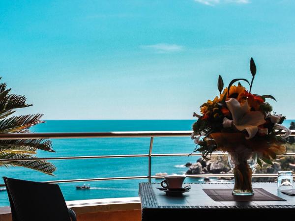 Taormina Panoramic Hotel : photo 9 de la chambre chambre familiale - vue sur mer