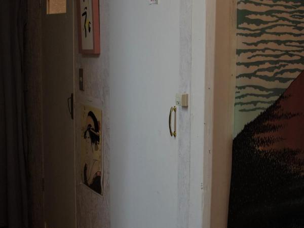 Kichinan : photo 4 de la chambre chambre quadruple avec salle de bains commune