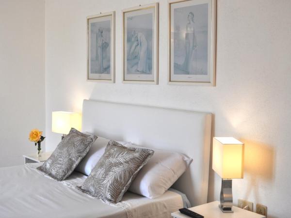 Villa Luce B&B : photo 4 de la chambre chambre lit king-size avec balcon