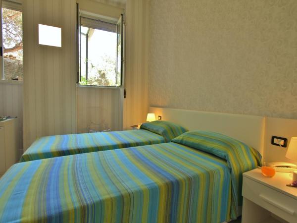 Hotel Baia Azzurra : photo 5 de la chambre chambre double ou lits jumeaux