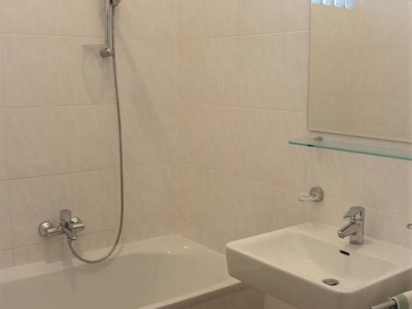 Pension Reimer : photo 3 de la chambre chambre double avec toilettes communes