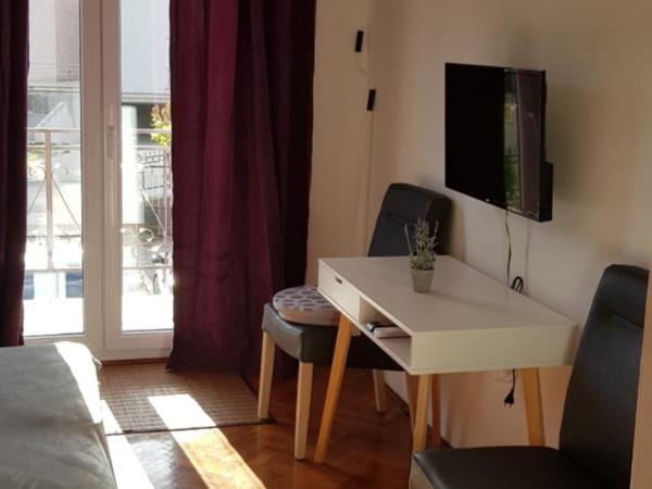 Villa Salvia Rooms and Apartments : photo 4 de la chambre chambre double avec balcon