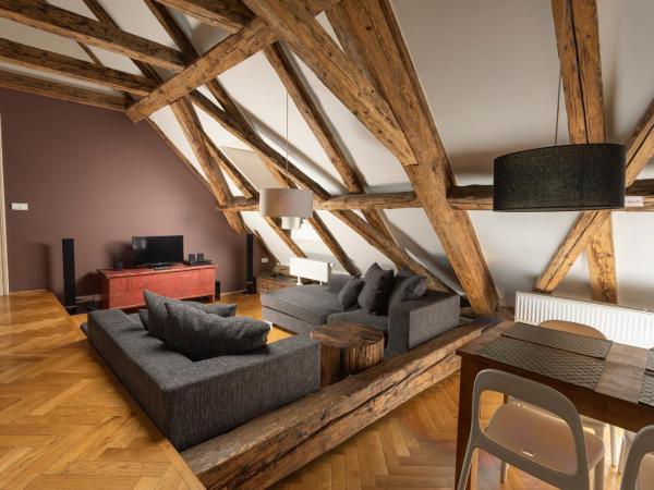 Three Golden Crowns Apartments : photo 3 de la chambre loft