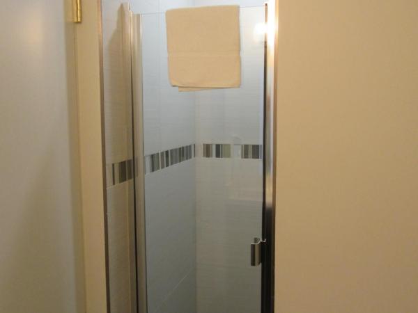 Waikiki Central Hotel - No Resort Fees : photo 3 de la chambre chambre lit queen-size standard 2