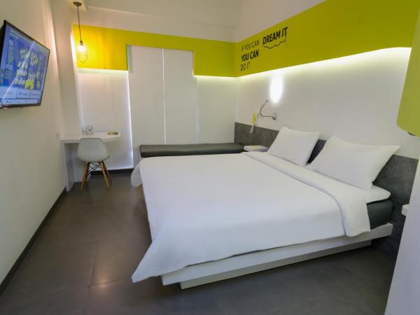 Yello Hotel Jemursari : photo 7 de la chambre chambre double ou lits jumeaux standard