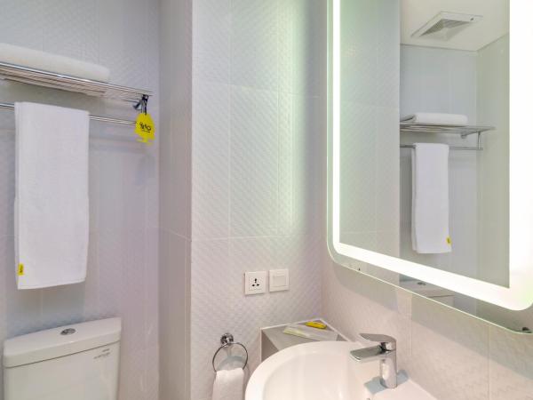 Yello Hotel Jemursari : photo 2 de la chambre chambre double ou lits jumeaux standard