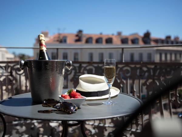 Le Cavendish : photo 2 de la chambre chambre rotonde avec terrasse (dégustation de vin gratuite)