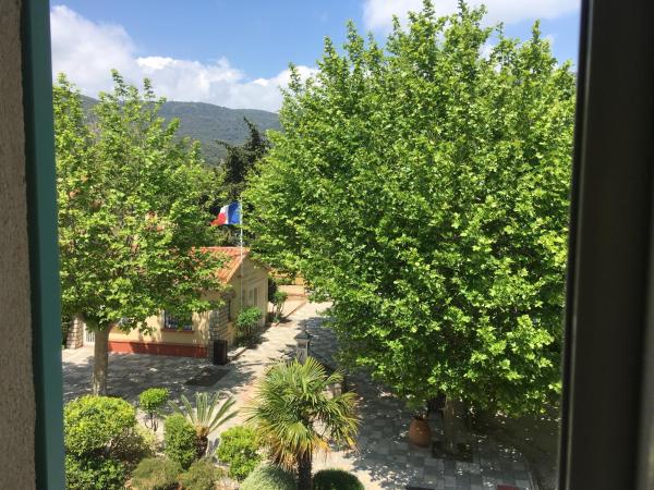 Grand Hotel Moriaz : photo 1 de la chambre chambre double - côté route & vue sur colline