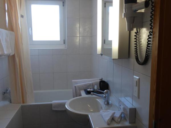 Hotel Bündnerhof : photo 8 de la chambre chambre double standard