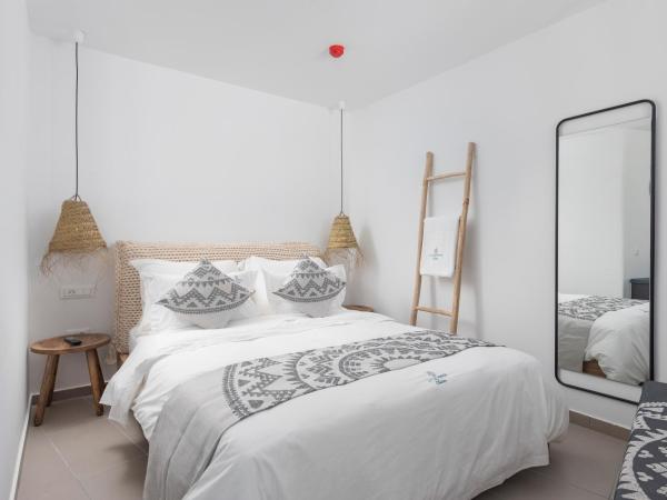 Little Venice Villas : photo 7 de la chambre deluxe town view suite with indoor hot tub