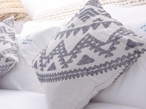 Little Venice Villas : photo 8 de la chambre deluxe town view suite with indoor hot tub