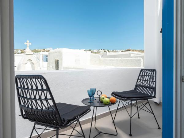 Little Venice Villas : photo 3 de la chambre deluxe town view suite with indoor hot tub