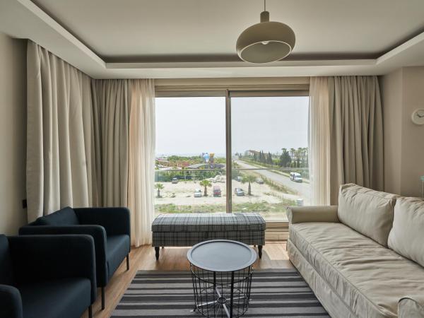 Lara Suite's Apart Hotel : photo 5 de la chambre suite supérieure - vue sur mer