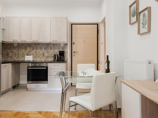 Nicholas Point Apartments and Rooms : photo 9 de la chambre appartement avec balcon