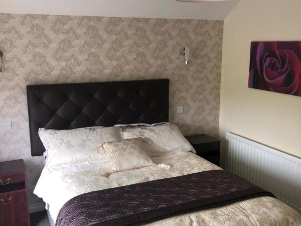 Castle Corrigs House : photo 4 de la chambre chambre double avec salle de bains privative